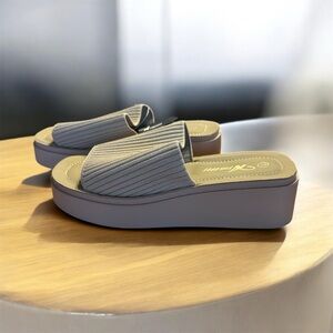 New in Box! Taupe Platform Sandals. Women’s size 7